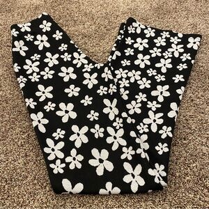 Urban Outfitters | Pull On Flower Print Pants | Size XS | Black & White | 70’s